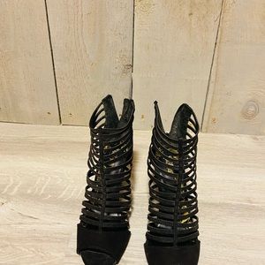 Black ankle high strap heals
